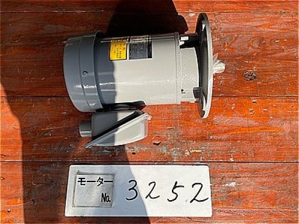 画像1: 【商品番号：C3252】 　富士0.75ｋW-4P（銘板750W）（屋外型）(フランジ)（未使用品）  (1)
