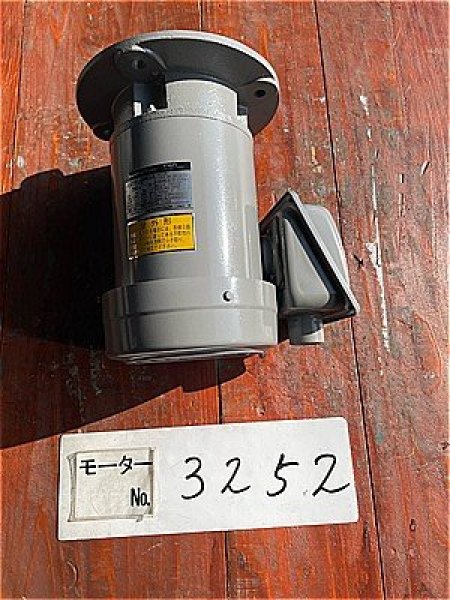 画像2: 【商品番号：C3252】 　富士0.75ｋW-4P（銘板750W）（屋外型）(フランジ)（未使用品）  (2)